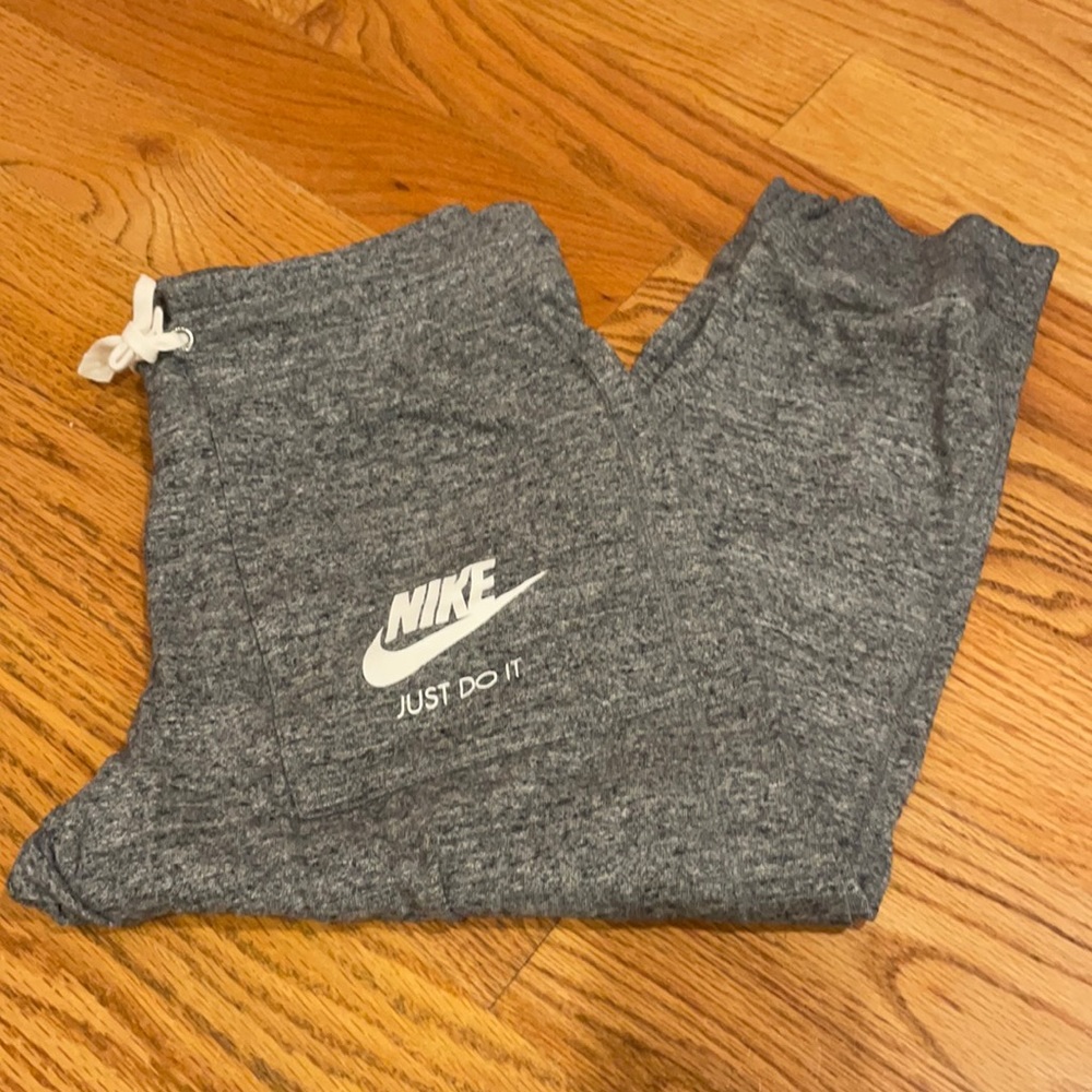 Lightweight gray Nike cropped sweatpants